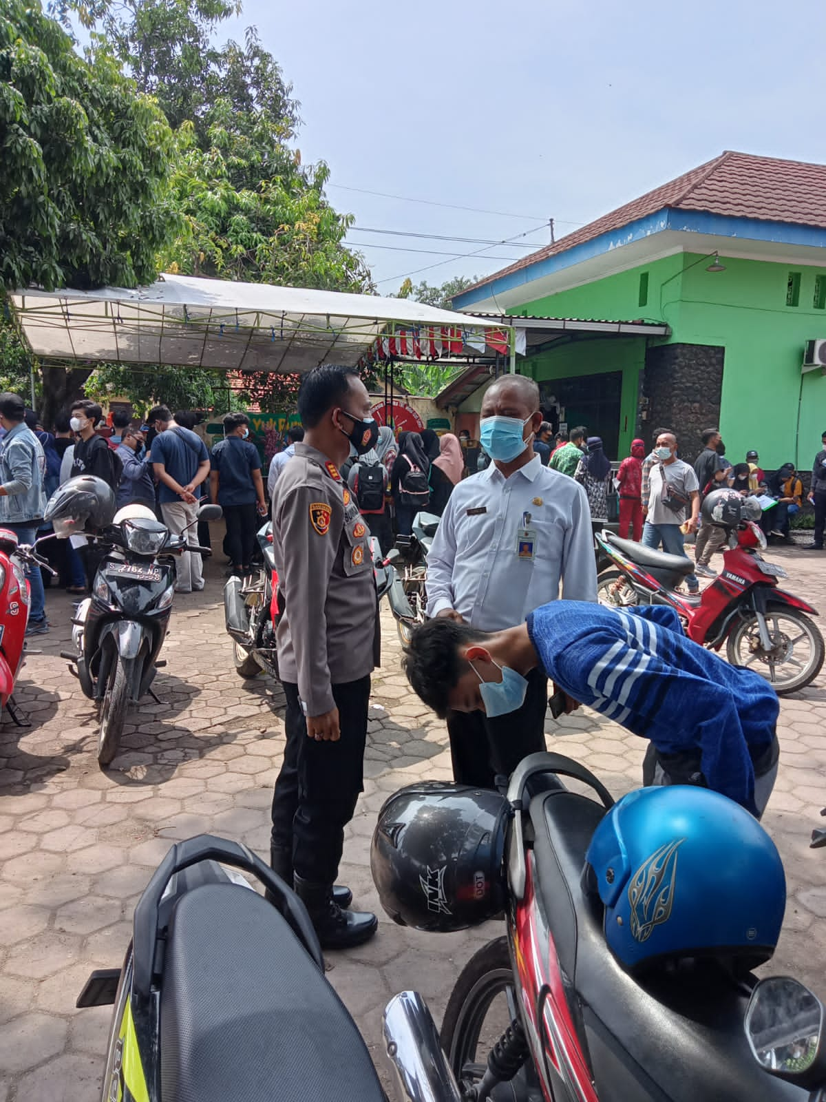 ANTUSIAS WARGA BANGSAL UNTUK MELAKUKAN VAKSINASI COVID-19