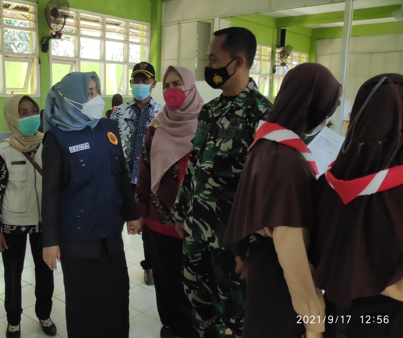 Pangdam V/Brawijaya Beserta Bupati Mojokerto Pantau Langsung Serbuan Vaksinasi di SMAN 1 Bangsal