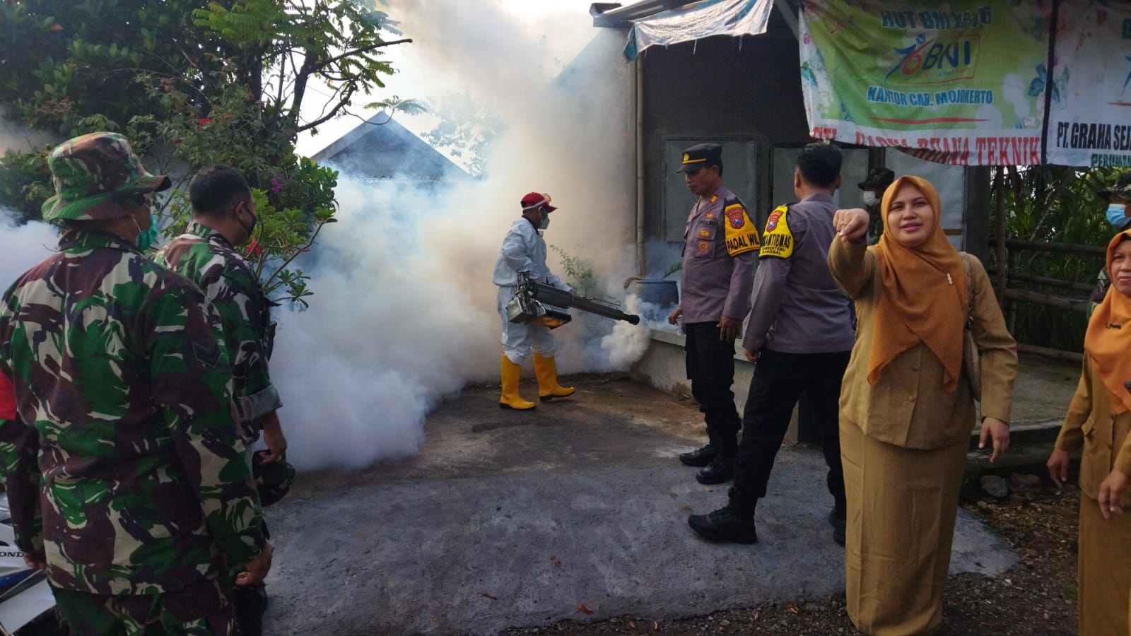 Kegiatan Fogging diwilayah Kecamatan Bangsam