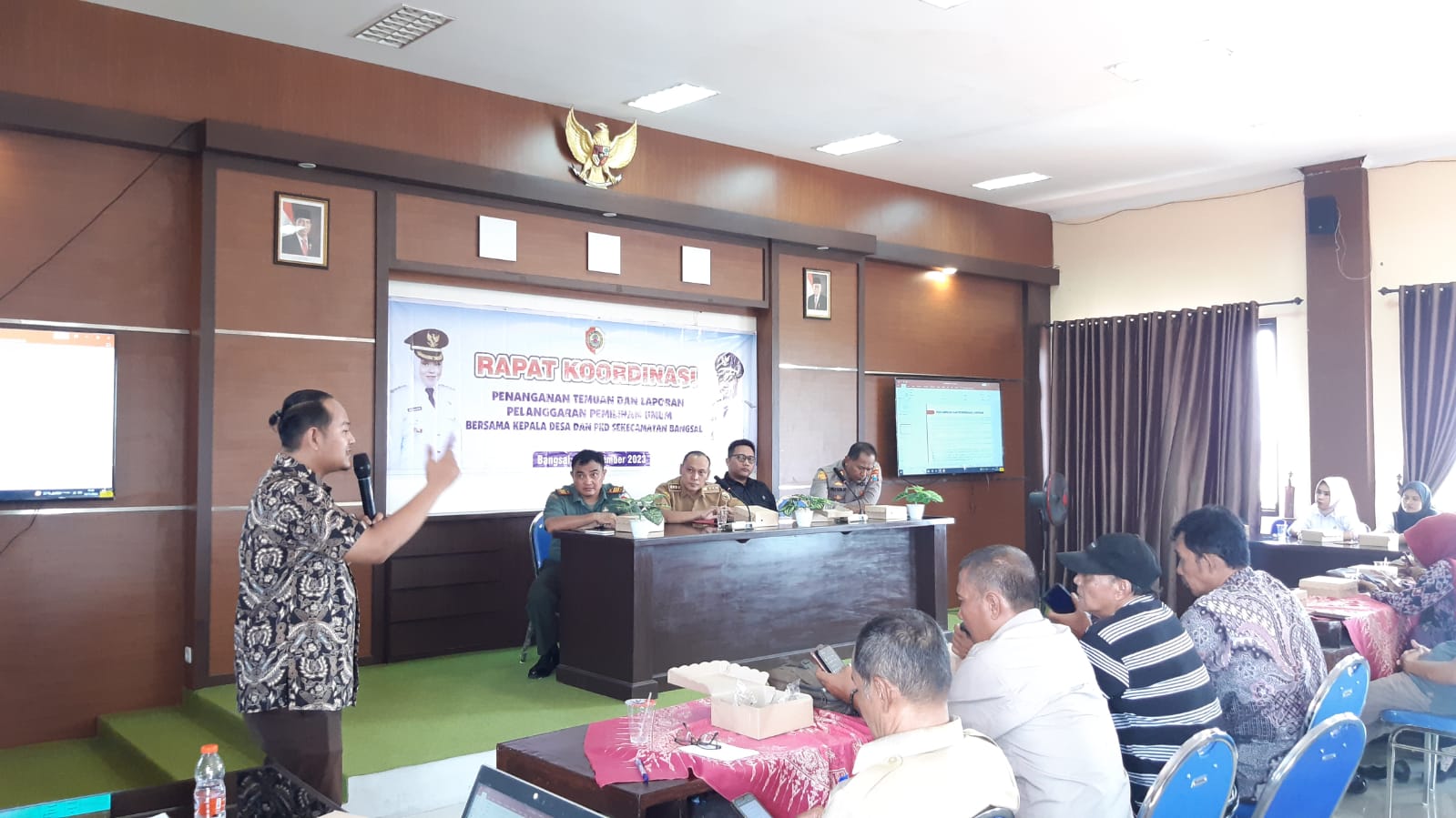 Rapat Koordinasi Penanganan Temuan dan Laporan Pelanggaran Pemilihan Umum bersama kepala desa dan PKD se Kecamatan Bangsal