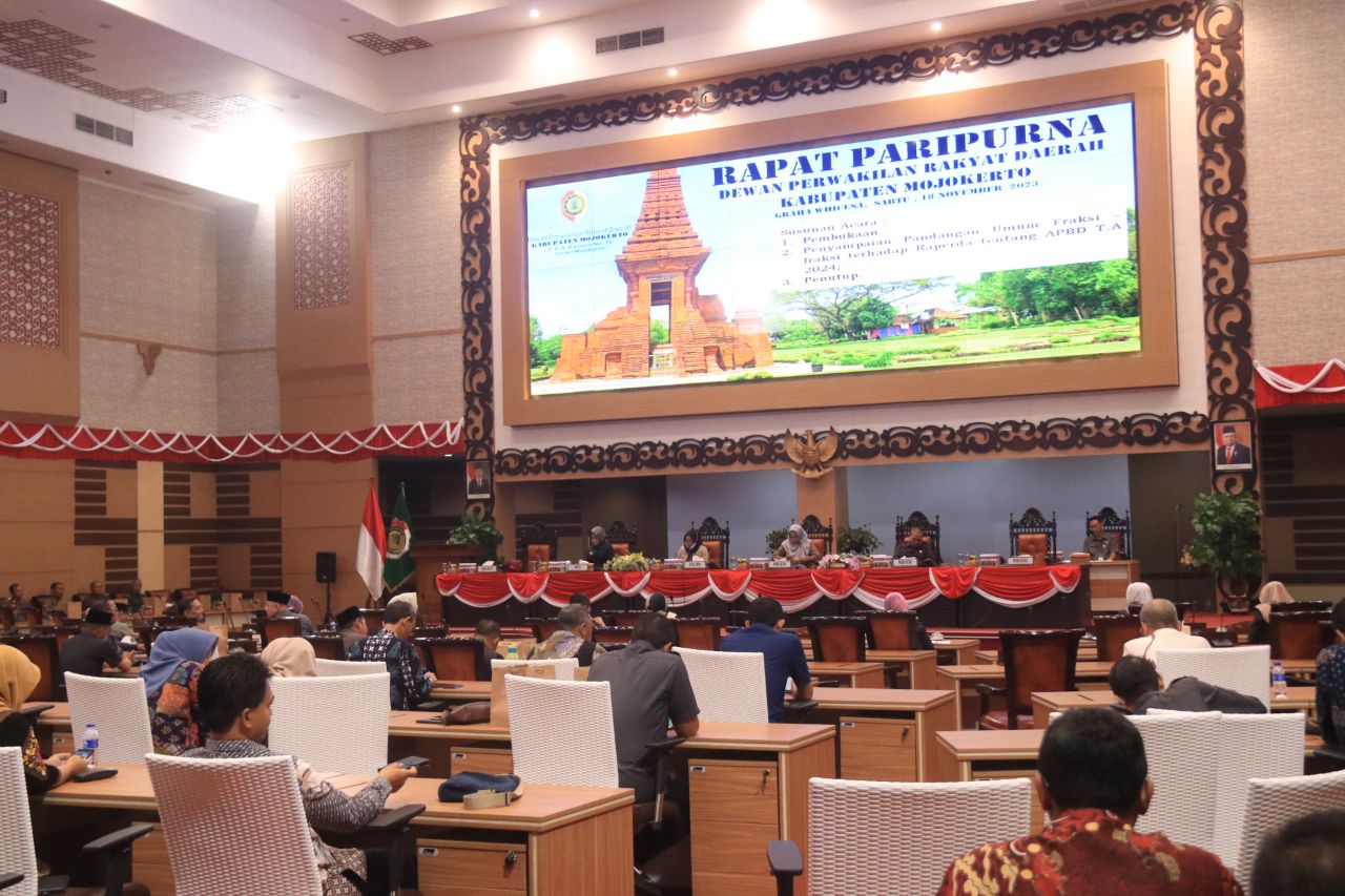 Bupati Mojokerto Hadiri Rapat Paripurna Penyampaian Pandangan Umum Fraksi atas Raperda APBD Tahun 2024