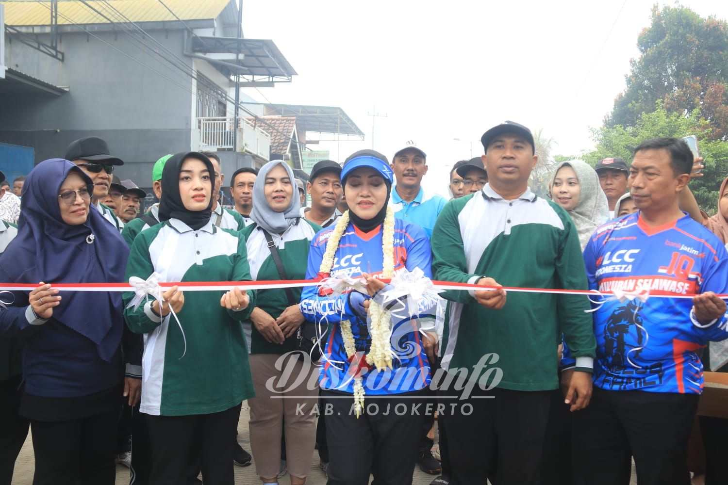 Bupati Mojokerto Resmikan Jalan Cor dan CFD Perdana di Desa Trowulan