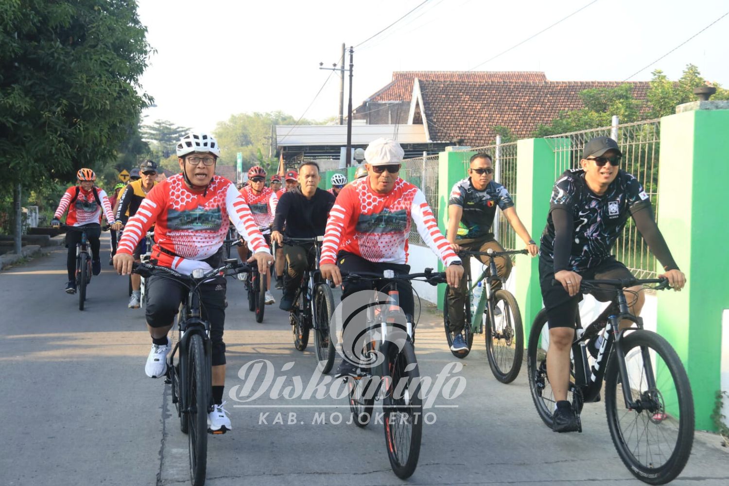 Meriahkan HUT TNI ke-79, LCC Mojokerto Gelar Gowes Bareng