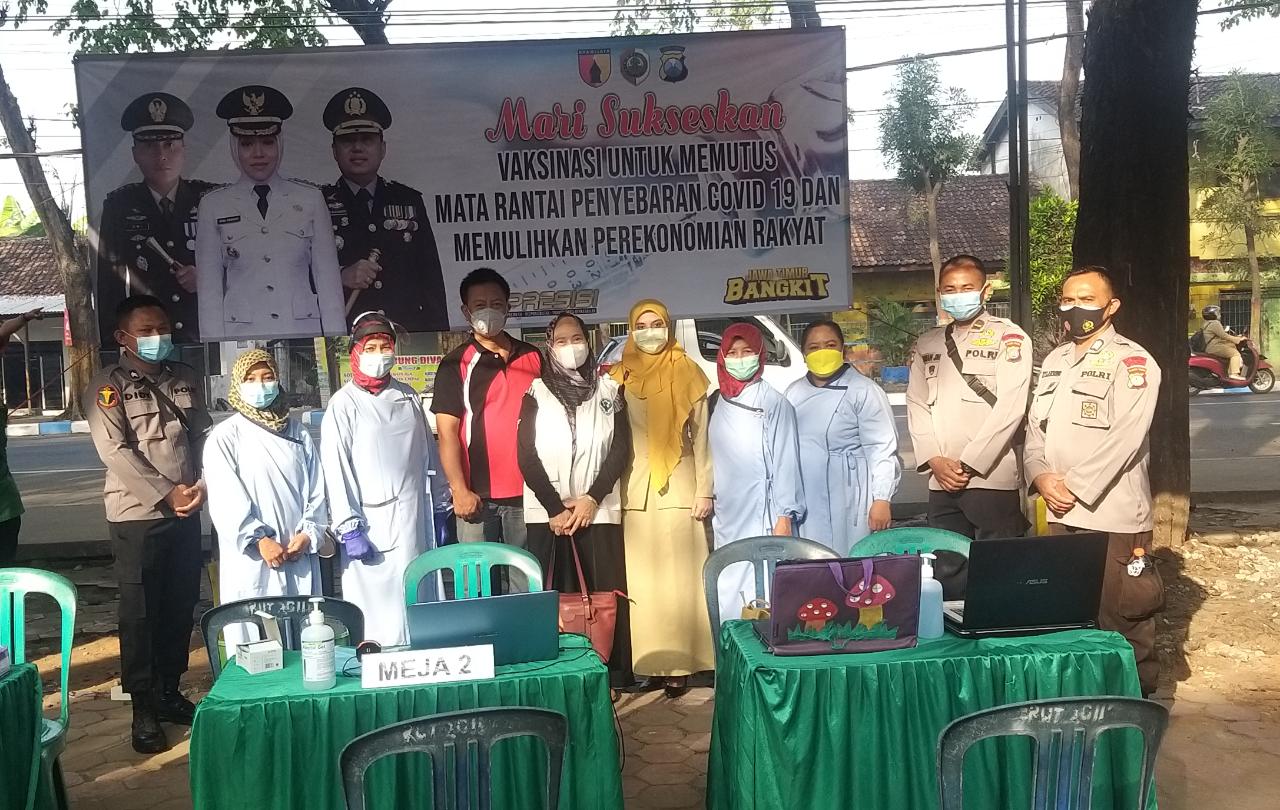 Vaksinasi covid-19 di Pasar Raya Mojosari