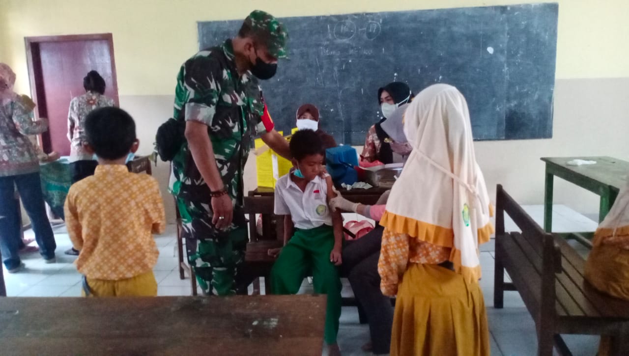 Vaksinasi Covid-19 bagi murid SD IT Darul Falah