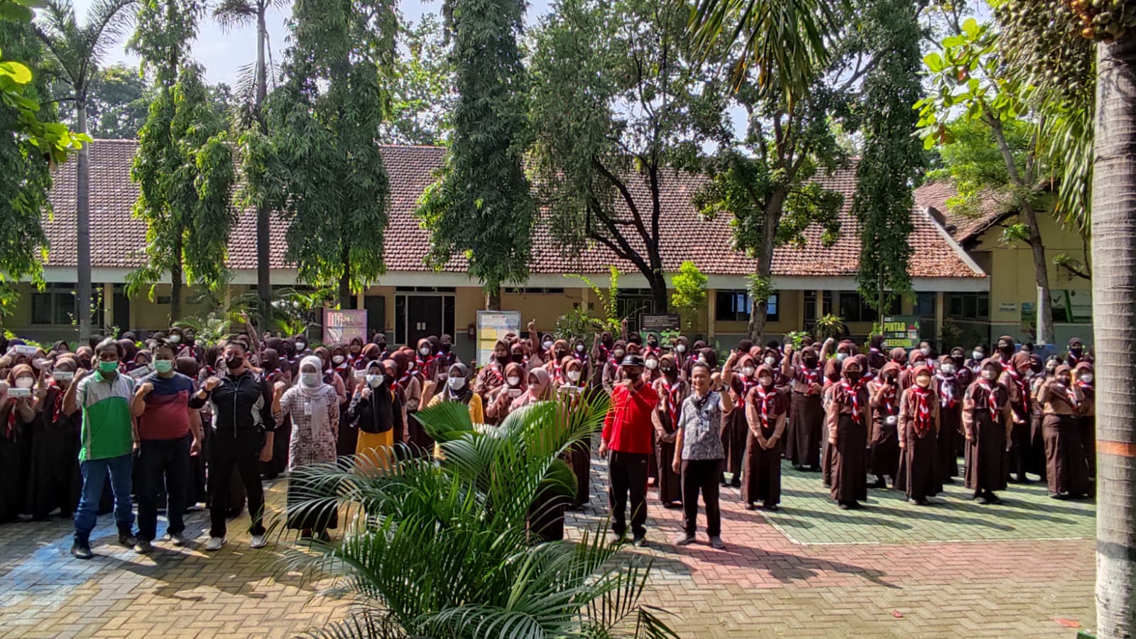 Kegiatan Jum'at Ceria di SMPN 1 Mojosari