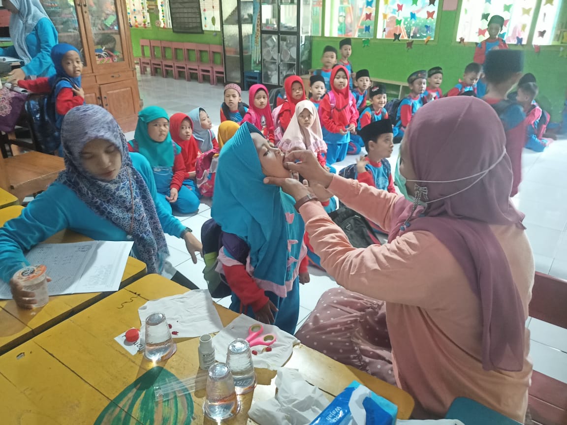 Pemberian Vitamin A bagi Murid TK