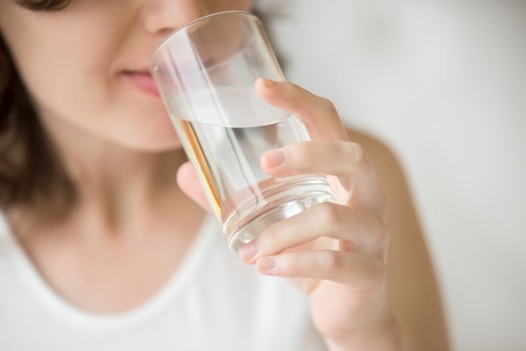 Jangan Remehkan Manfaat Minum Air Putih