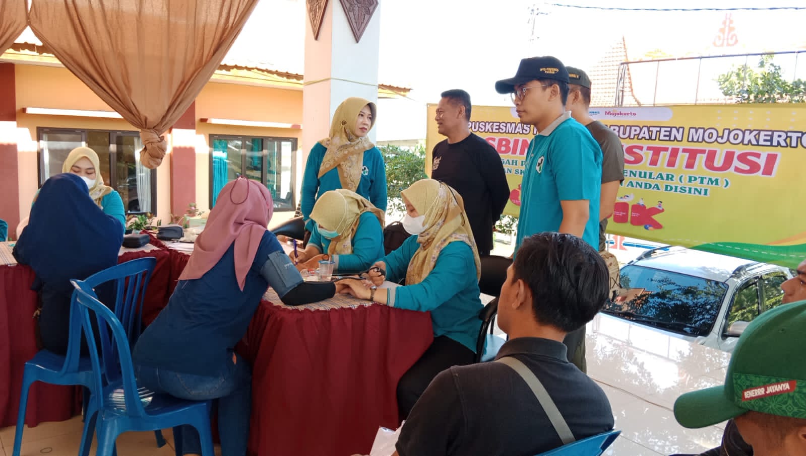 Pemeriksaan Penyakit Tidak Menular (PTM) kepada Petugas Pemilu 2024 di Kecamatan Pacet